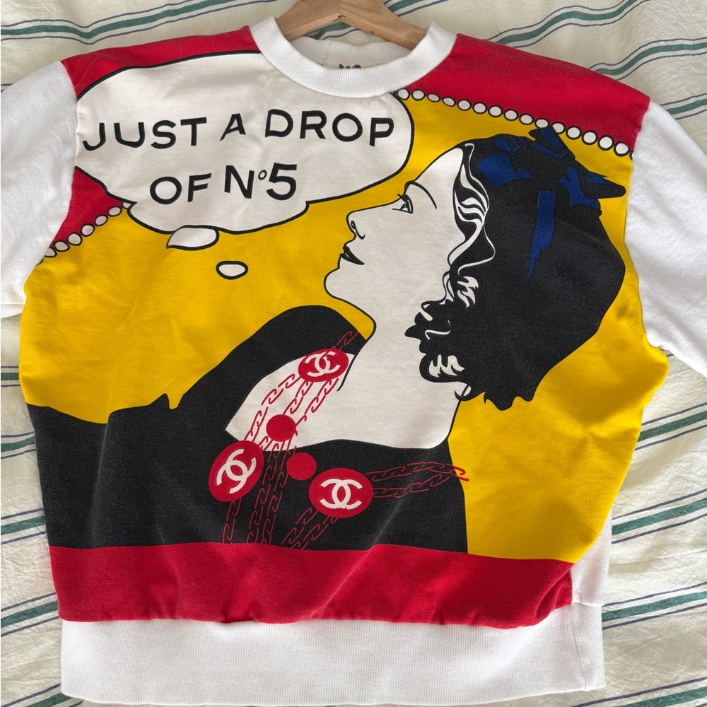 Unique Chanel design Graphic Sweatshirt